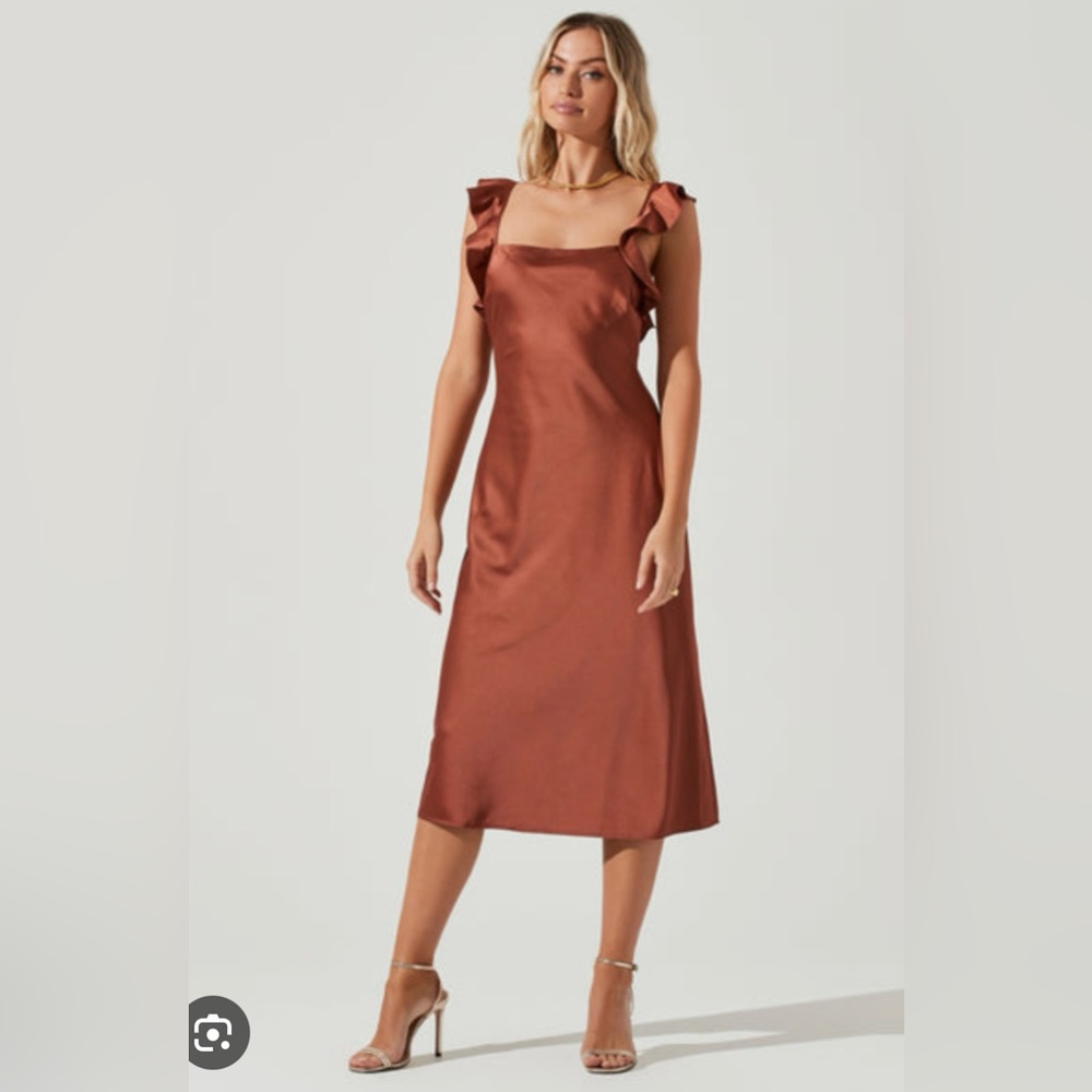NWT Astr The Label Rina Ruffle Strap Midi Dress (size L)